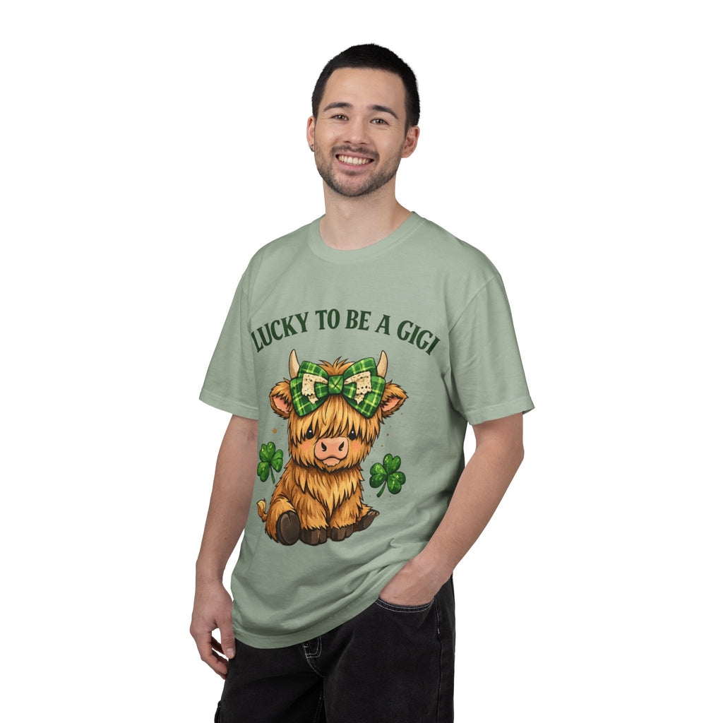 Lucky to Be a Gigi T-Shirt — Cute Highland Cow St. Patrick’s Day Tee