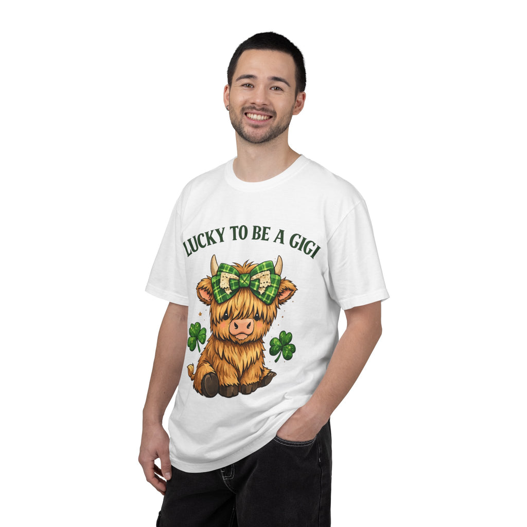 Lucky to Be a Gigi T-Shirt — Cute Highland Cow St. Patrick’s Day Tee