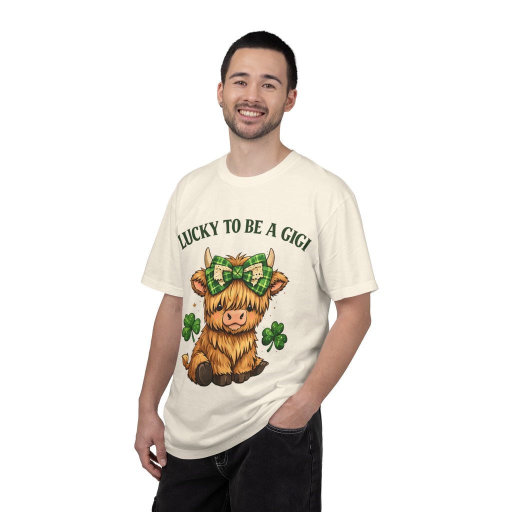 Lucky to Be a Gigi T-Shirt — Cute Highland Cow St. Patrick’s Day Tee